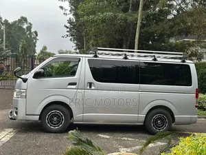 Toyota HiAce 2018 Silver