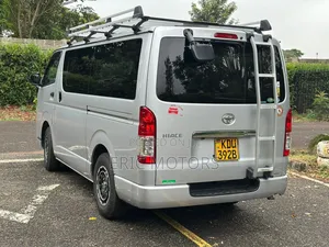 Toyota HiAce 2018 Silver