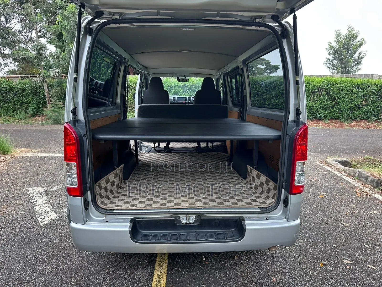 Toyota HiAce 2018 Silver