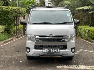 Toyota HiAce 2018 Silver