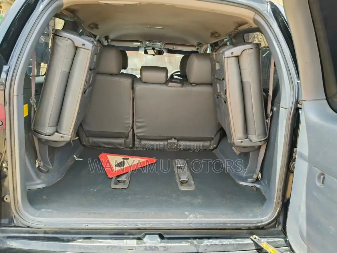 Toyota Land Cruiser 2006 Black