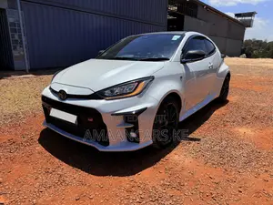 Toyota Yaris 2021 White