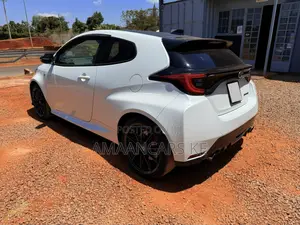 Toyota Yaris 2021 White