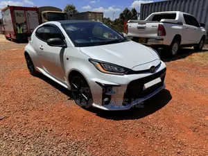 Toyota Yaris 2021 White
