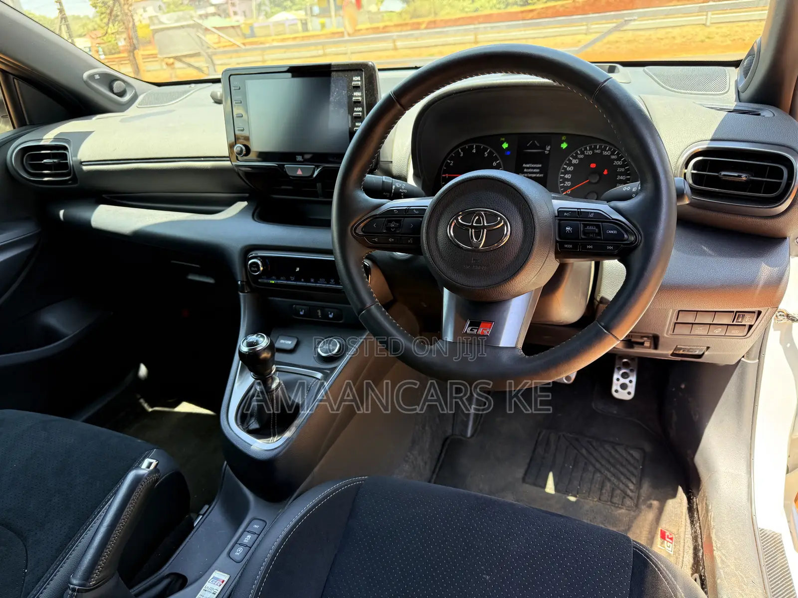 Toyota Yaris 2021 White