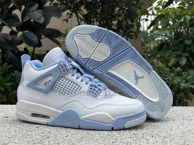 Air Jordan 4 Retro Aluminium
