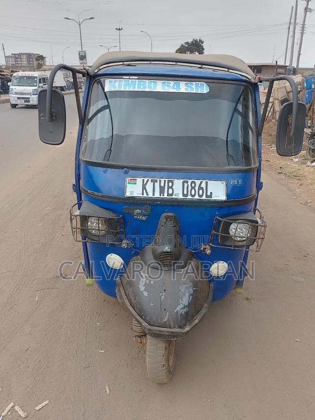 Piaggio Scooter 2017 Blue - main view