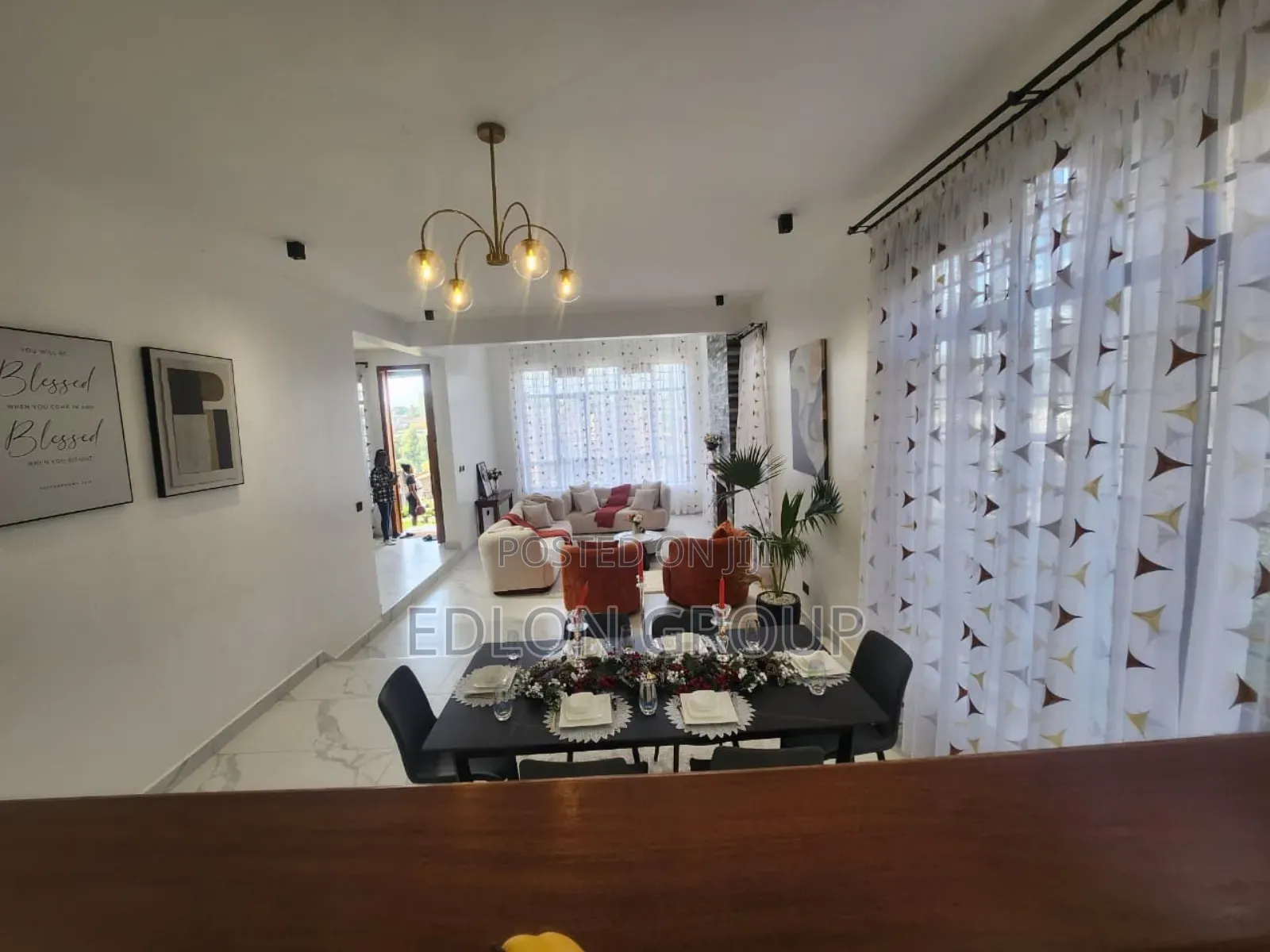 4bdrm Maisonette in Zambezi/Sigona for sale