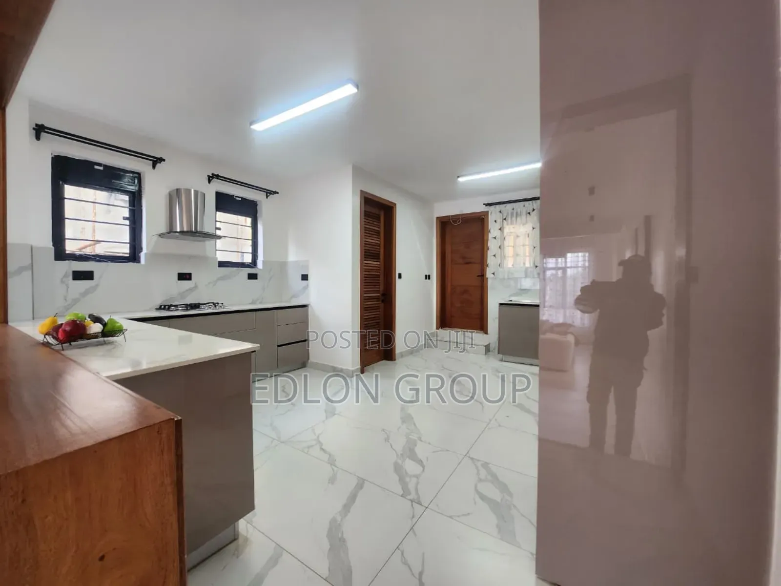 4bdrm Maisonette in Zambezi/Sigona for sale
