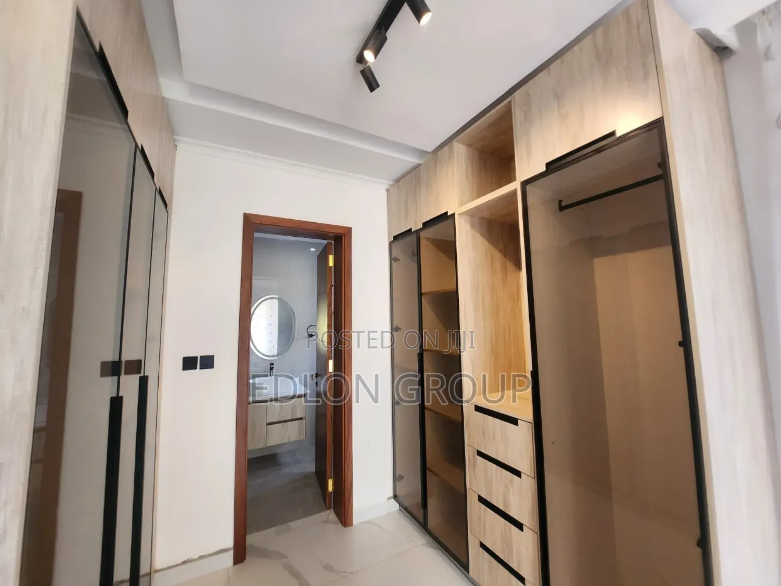 4bdrm Maisonette in Zambezi/Sigona for sale