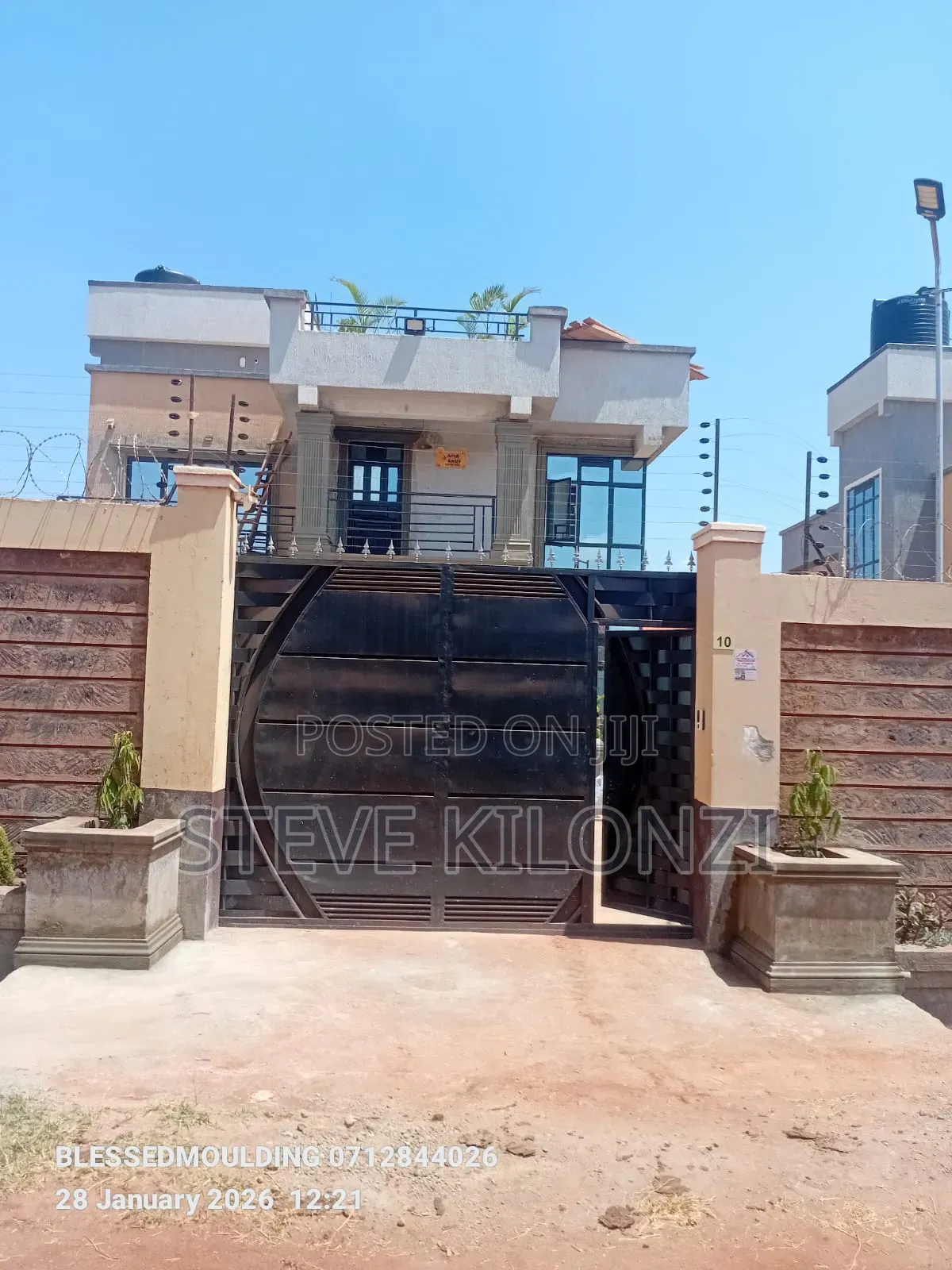 Mouldings, Mazeras Cladding, Flower Vase Fountain