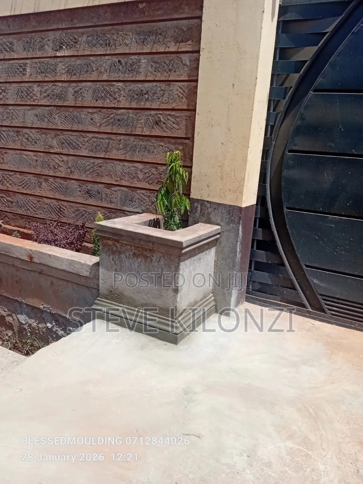 Mouldings, Mazeras Cladding, Flower Vase Fountain