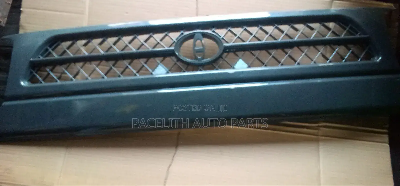 Grill Toyota Hiace 5l/ Shark