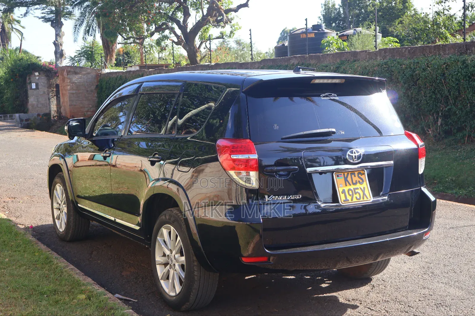Toyota Vanguard 2011 Black