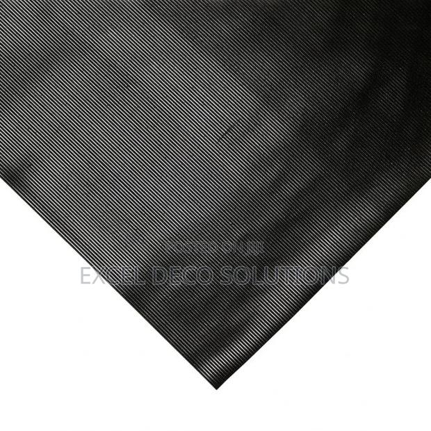 Ribbed Rubber Mat – Heavy Duty Floor Protection