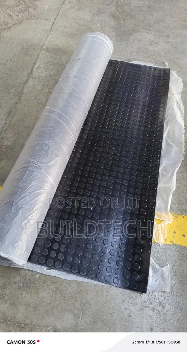 Heavy Duty Rubber Floor - thumbnail 3