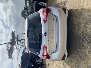 Toyota Vitz 1.5 FWD Hybrid 5dr 2018 Silver