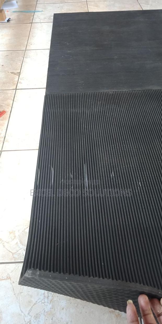 Ribbed Rubber Mat – High Traffic Safety Mat