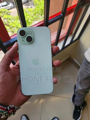 Apple iPhone 15 128 GB Green - main view