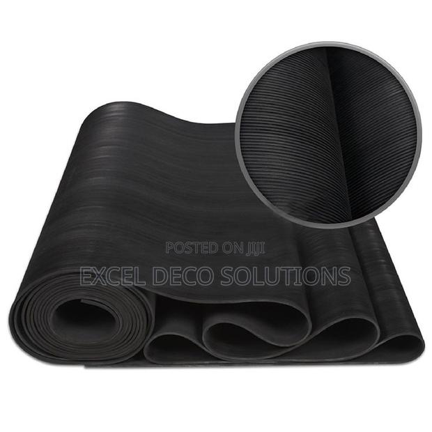 Ribbed Rubber Mat – Multi-Purpose Rubber Flooring