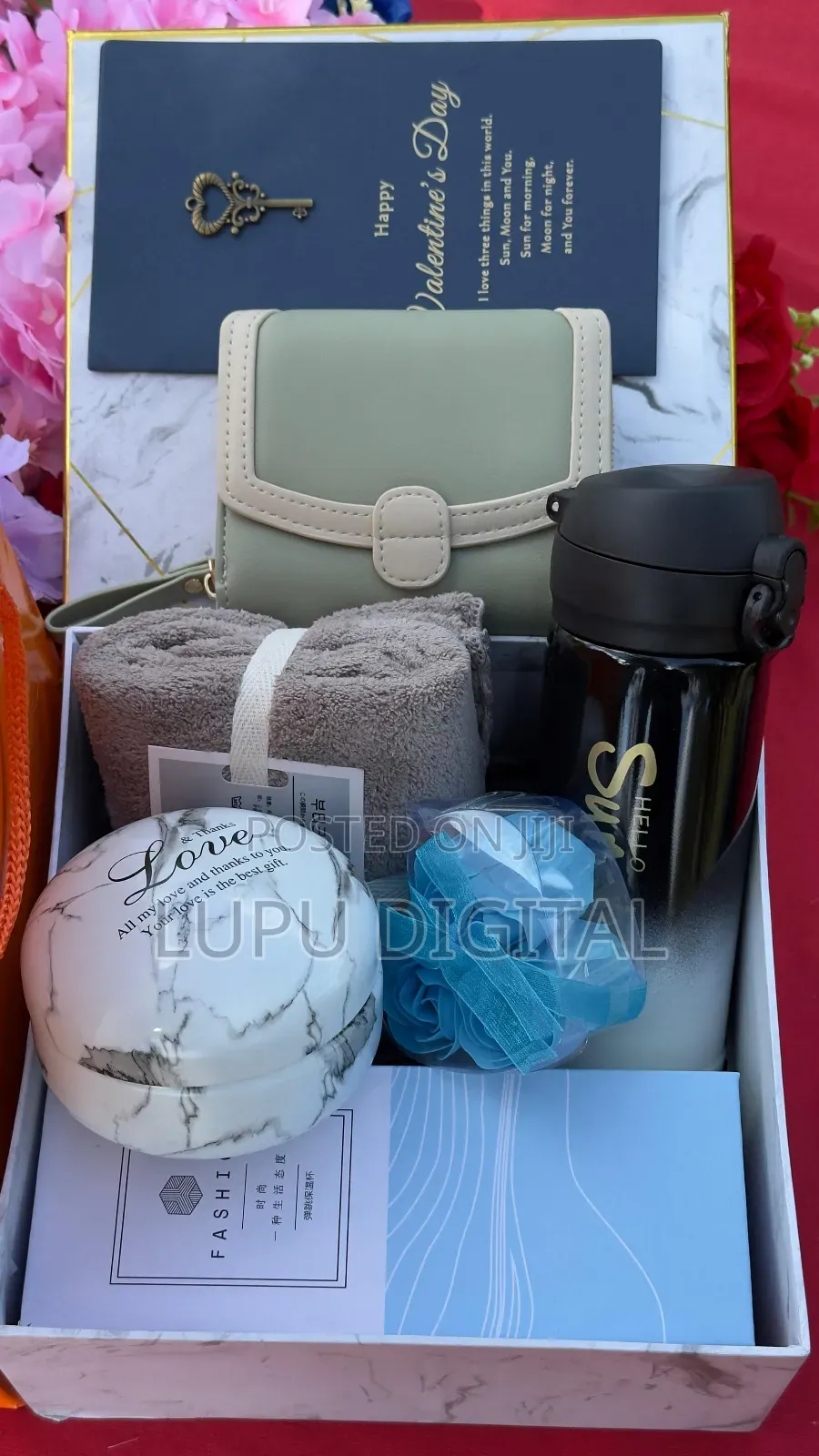 Quality Pursemini Flaskpreserved Soap Rosescandy Box
Bathingtowel