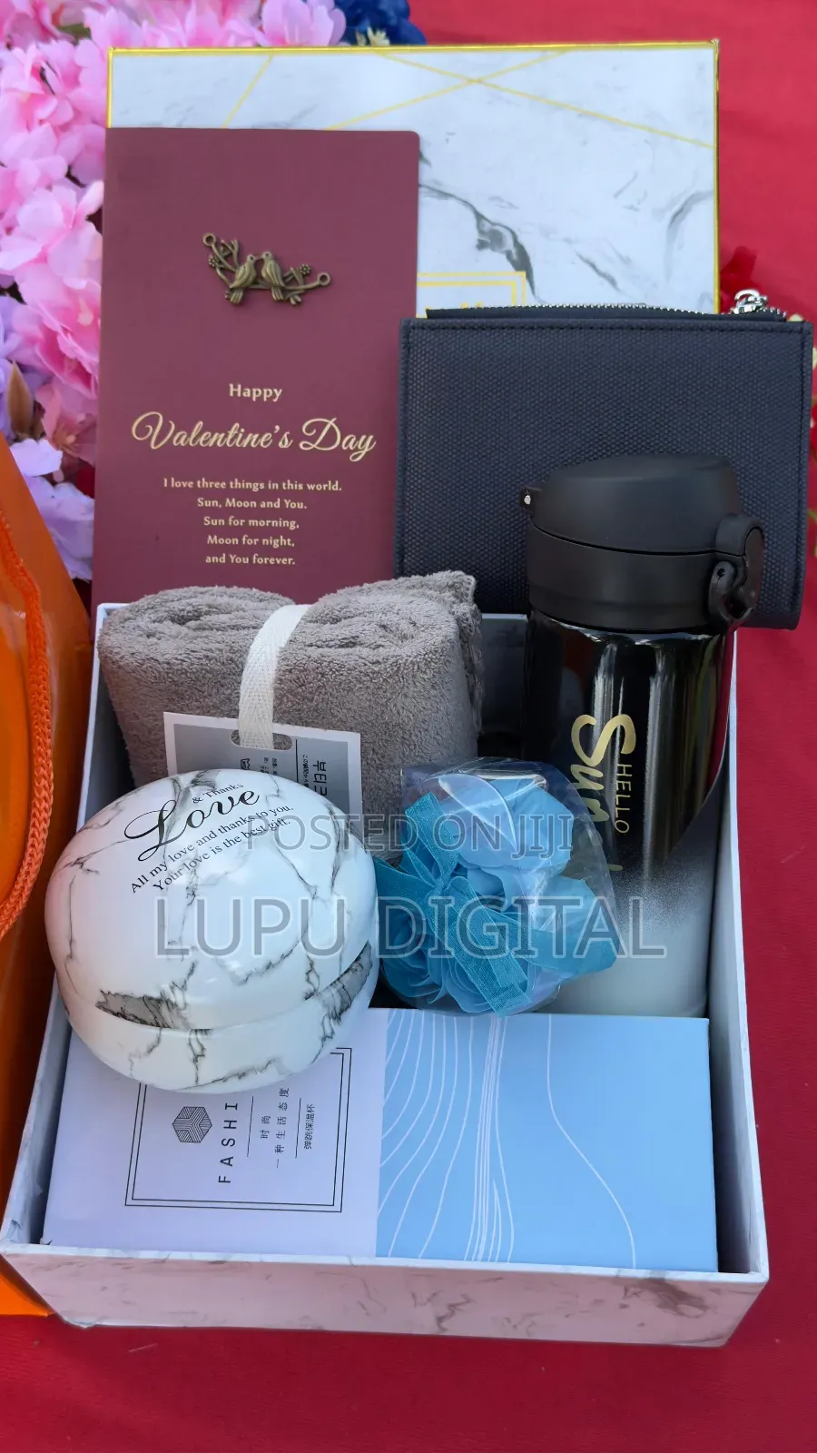 Quality Pursemini Flaskpreserved Soap Rosescandy Box
Bathingtowel