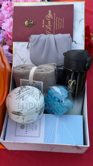 Quality Pursemini Flaskpreserved Soap Rosescandy Box
Bathingtowel