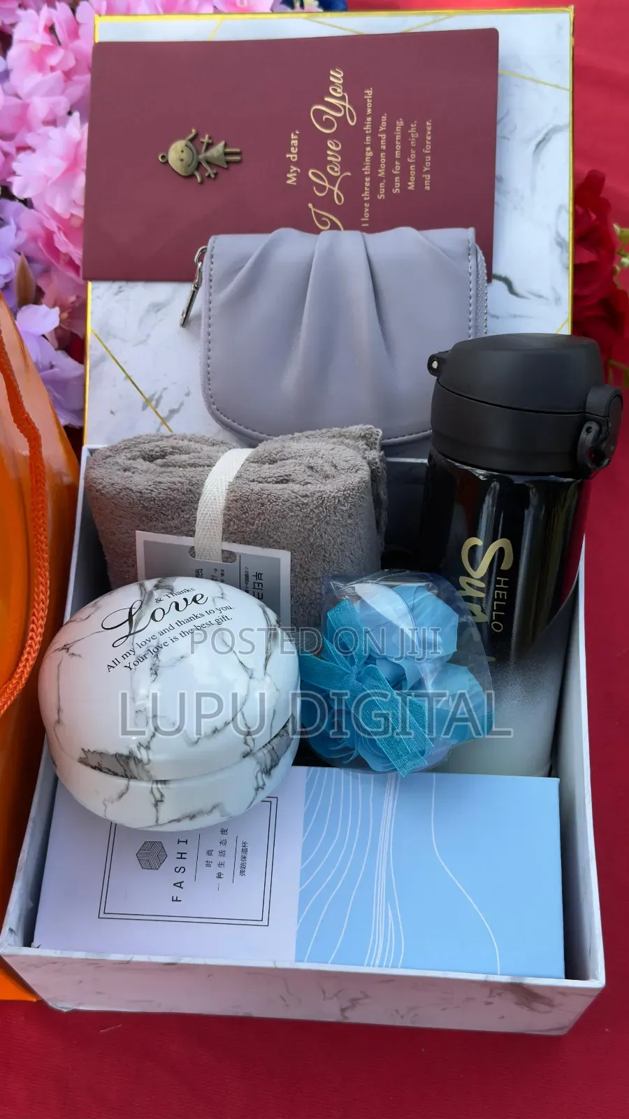 Quality Pursemini Flaskpreserved Soap Rosescandy Box
Bathingtowel