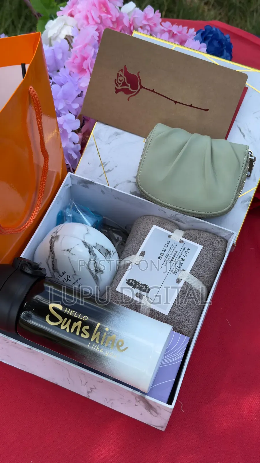 Quality Pursemini Flaskpreserved Soap Rosescandy Box
Bathingtowel