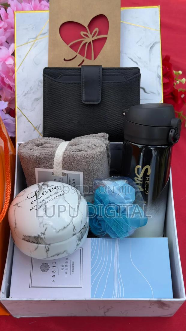 Quality Pursemini Flaskpreserved Soap Rosescandy Box
Bathingtowel - thumbnail 8