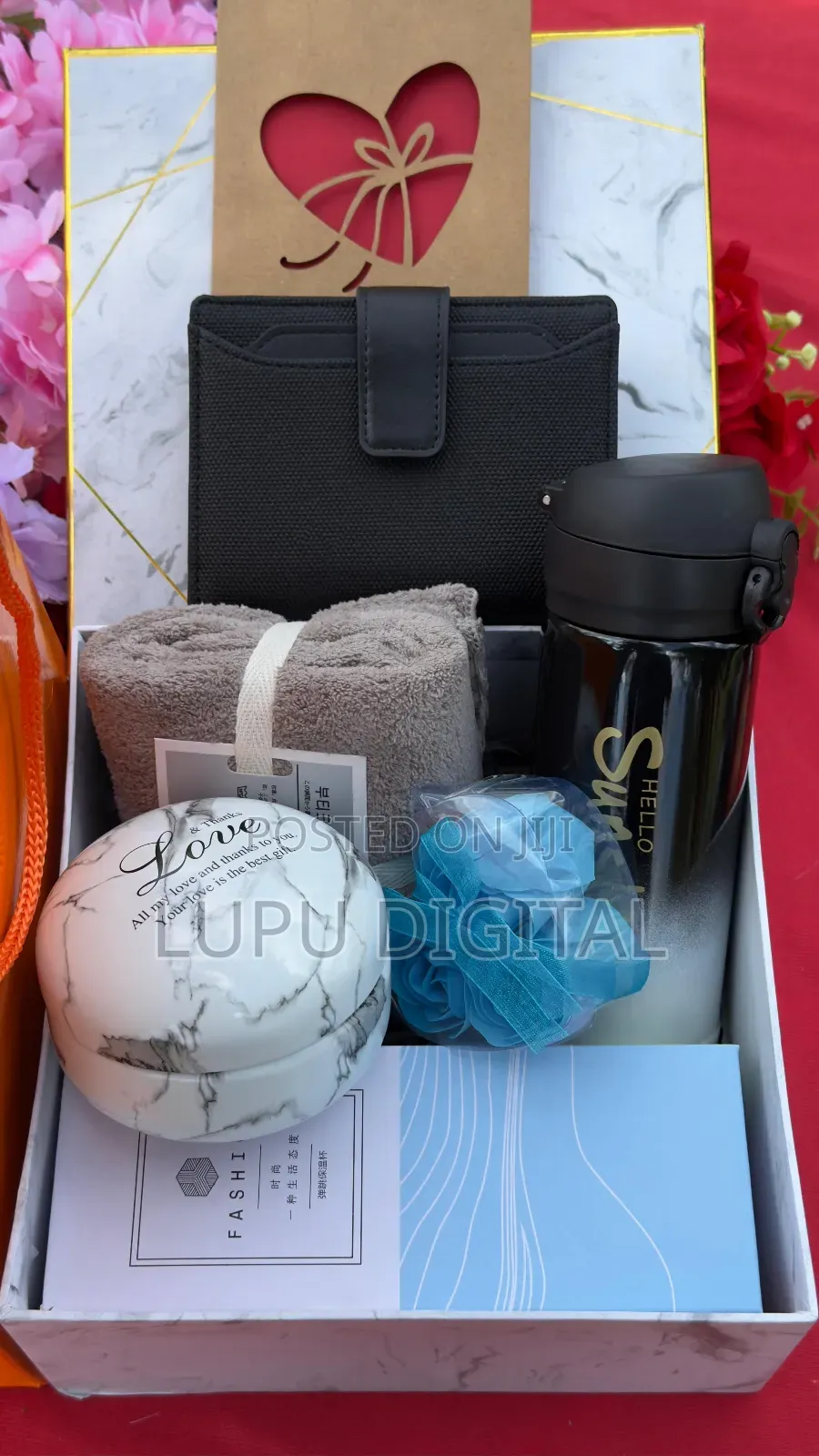 Quality Pursemini Flaskpreserved Soap Rosescandy Box
Bathingtowel