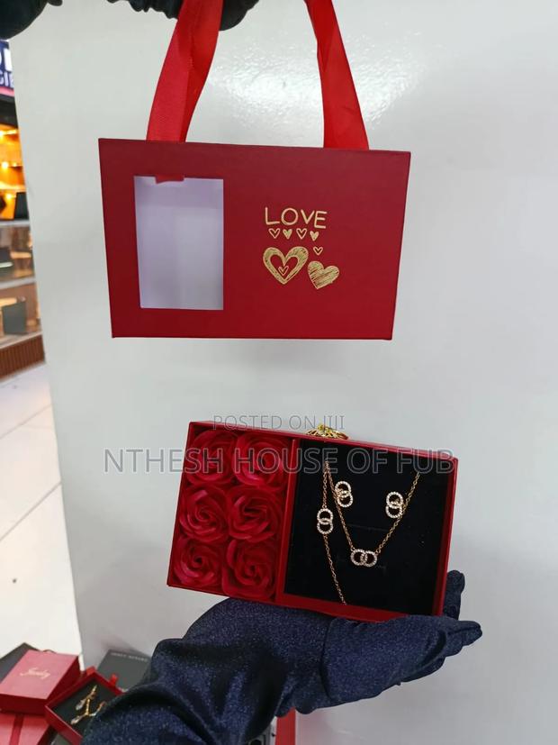 Valentines Chain Set Gift Hampers - thumbnail 3