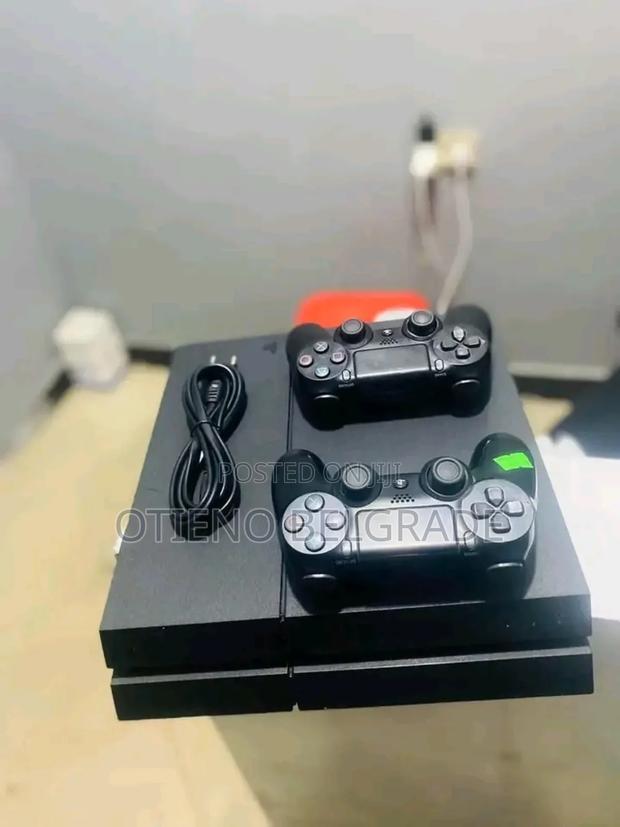 Playstation 4 Standard - main view