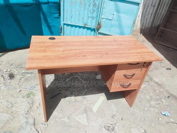 Simple Modern Desk - main view