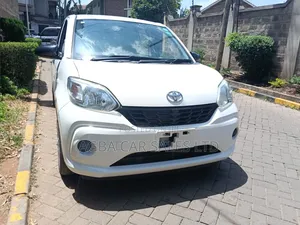 Toyota Passo 2018 White