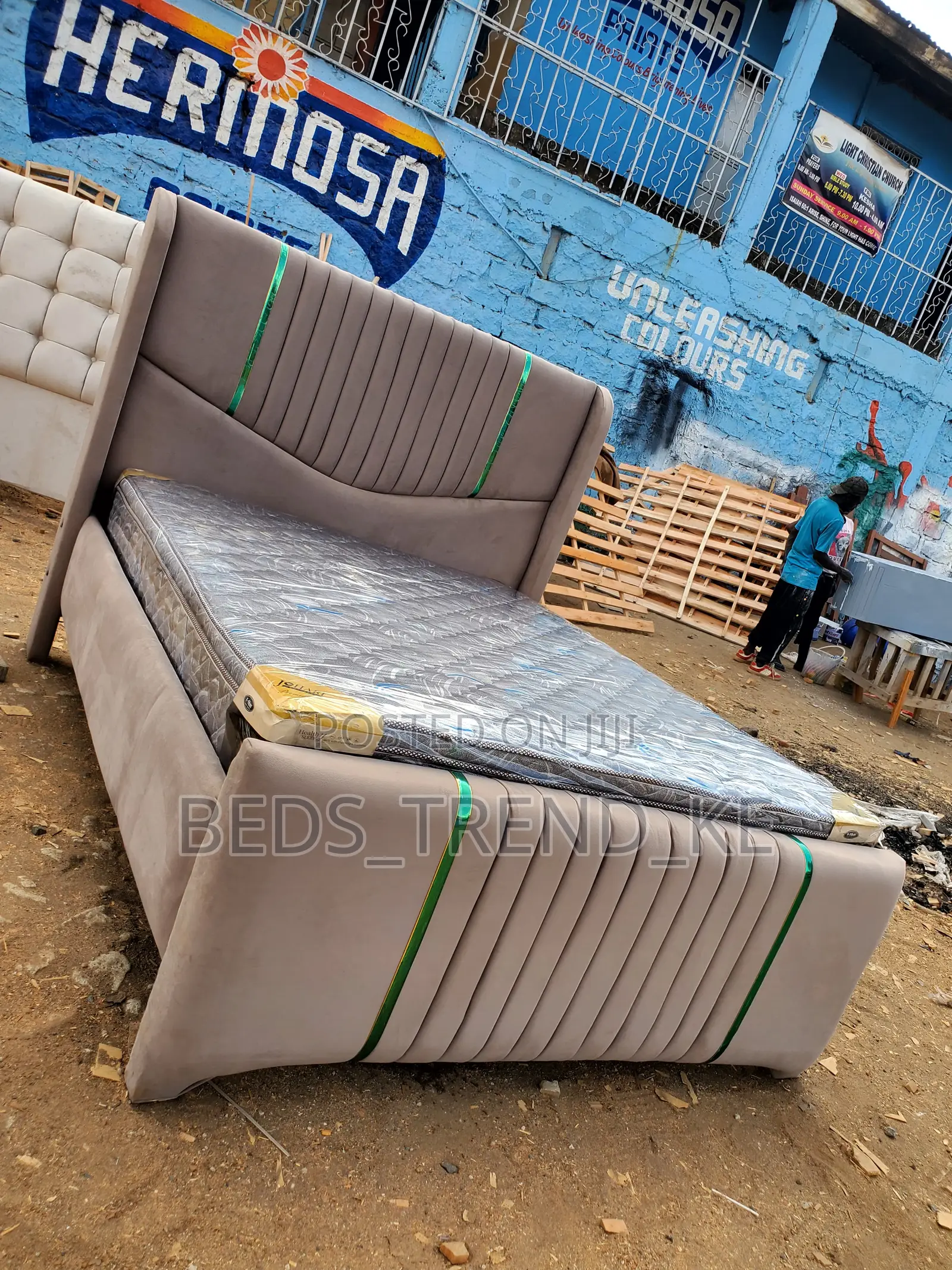 Minimalist 5 by 6 Modern Lined Bed