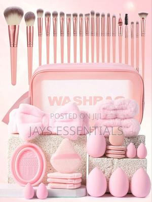 40pc Makeup Ladies Valentines Gift Set - main view