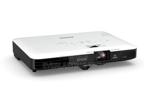 Epson Eb-1795f Wireless Full Hd 3 LCD 3200 Lumens Projector