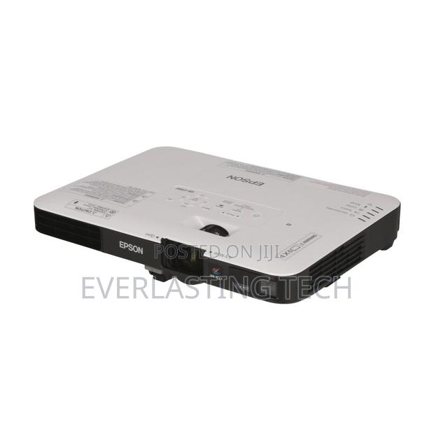 Epson Eb-1795f Wireless Full Hd 3 LCD 3200 Lumens Projector - thumbnail 2