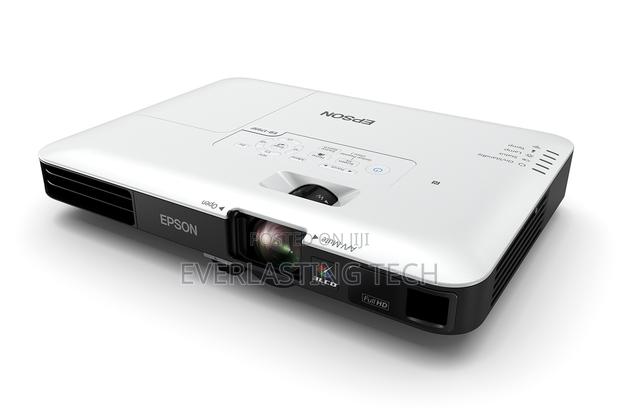 Epson Eb-1795f Wireless Full Hd 3 LCD 3200 Lumens Projector - thumbnail 3