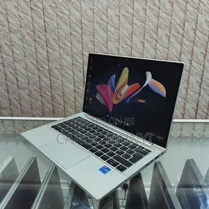 New Laptop HP EliteBook 830 G8 8GB Intel Core I5 SSD 256GB