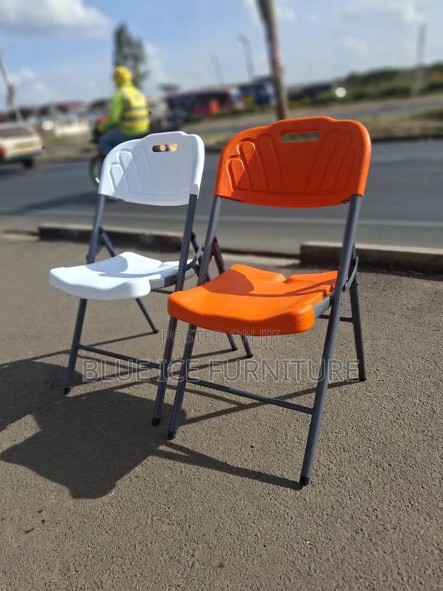 Modern Foldable Event Chair - main view