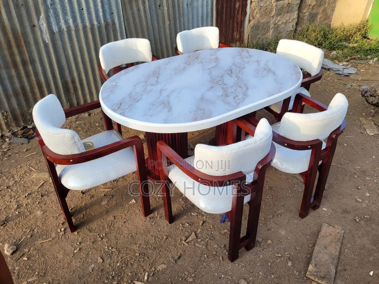 Family Friendly 4 Seater Oval Dining Set With Marble Sheet Top