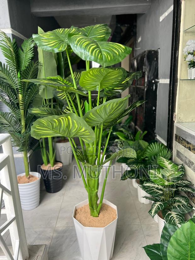 190 Cm Artificial Plant + Vase Pebbles