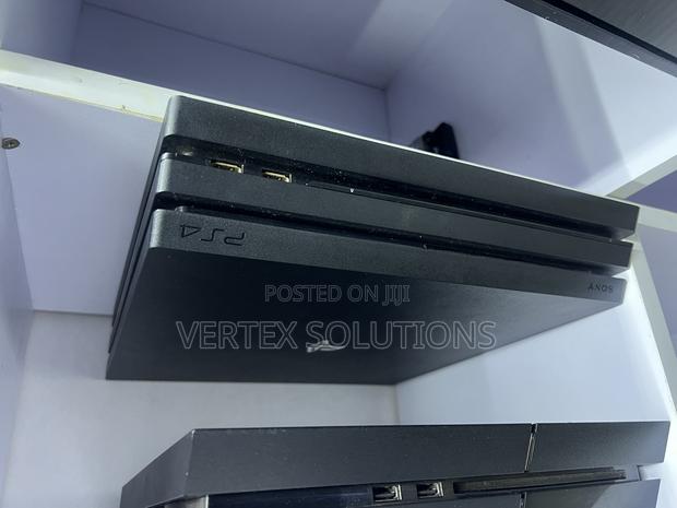 Play Station 4 Pro - main view