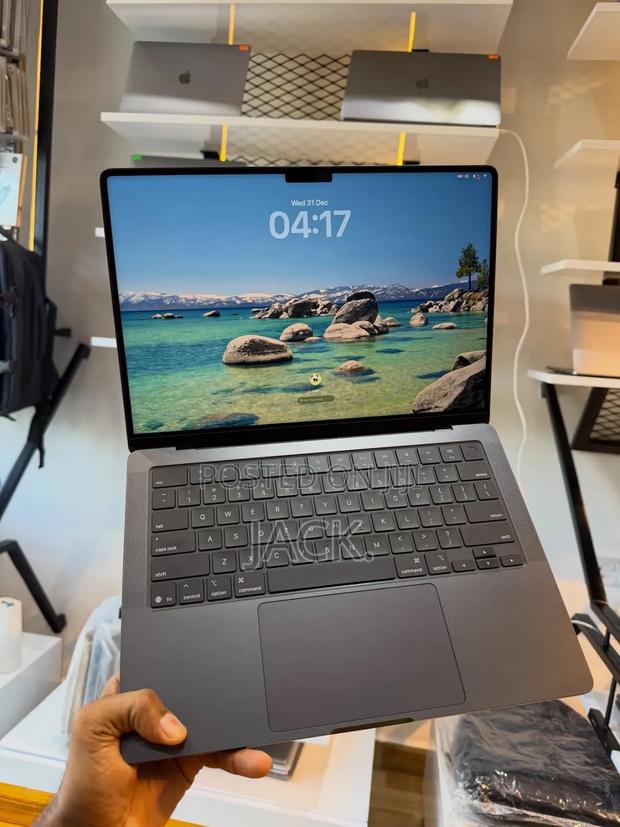 Laptop Apple MacBook Pro 2023 M3 14-Inch 36GB Apple M3 Pro SSD 512GB