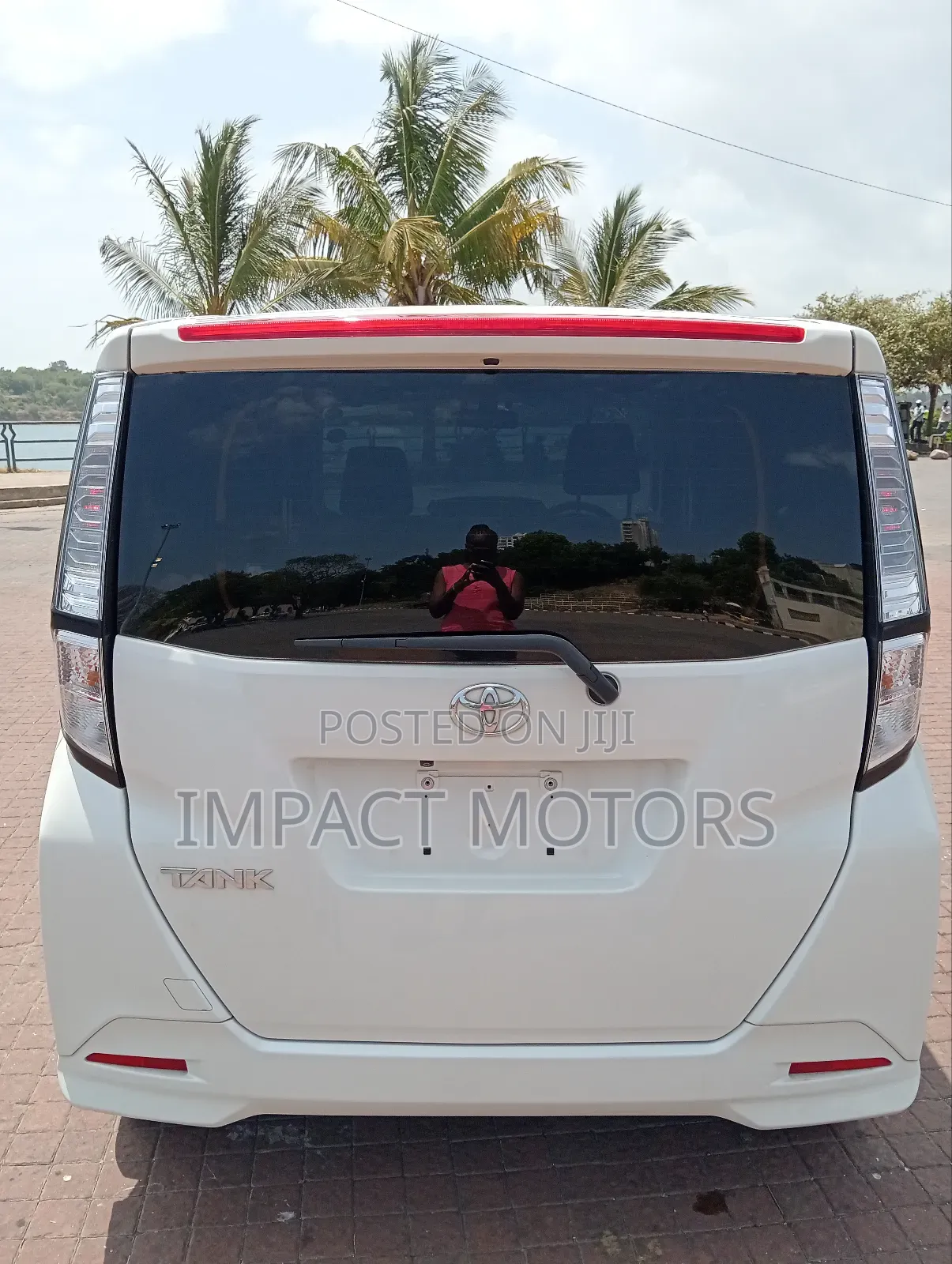 Toyota Tank 1.0 FWD 2018 Pearl