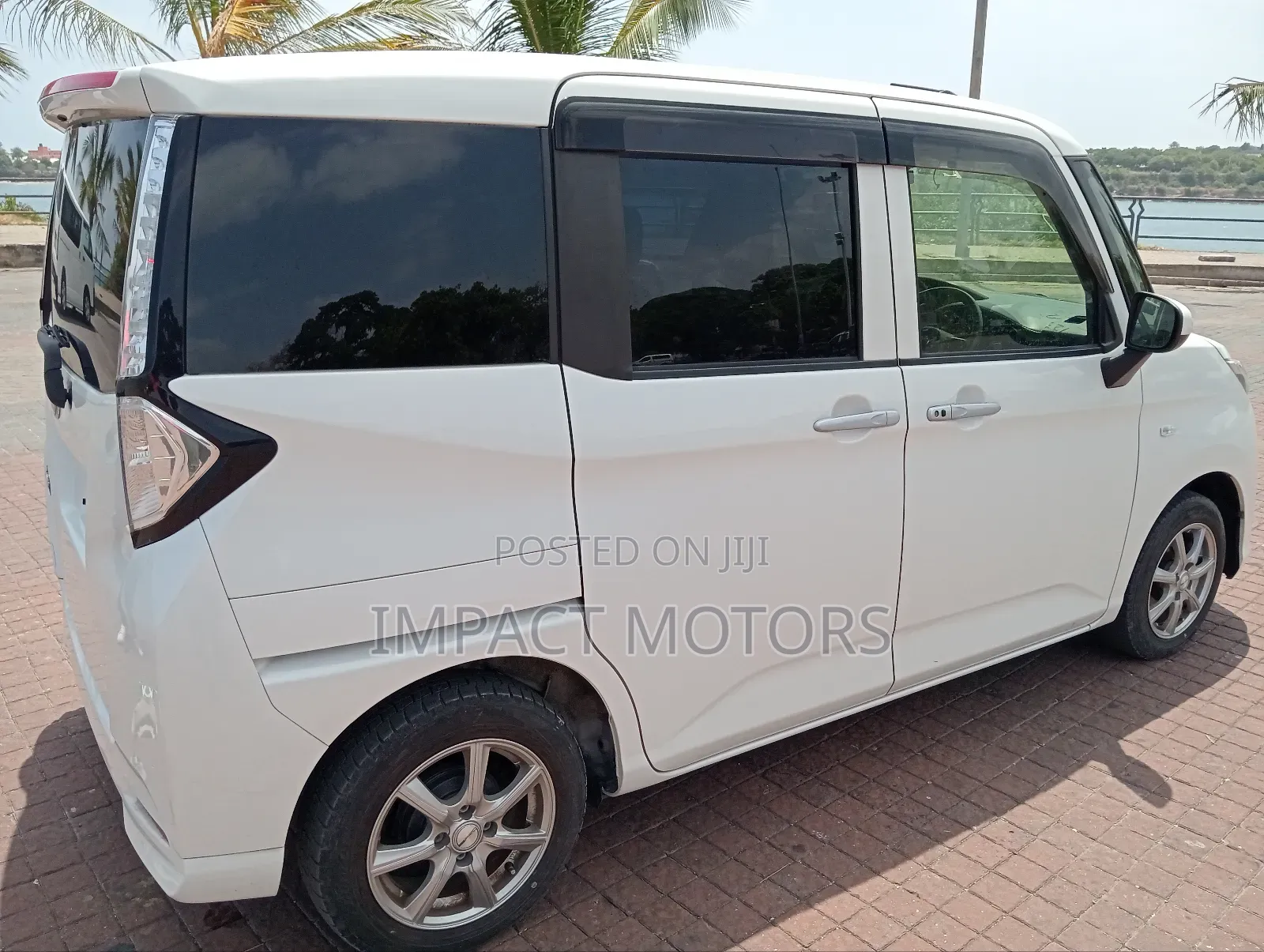 Toyota Tank 1.0 FWD 2018 Pearl