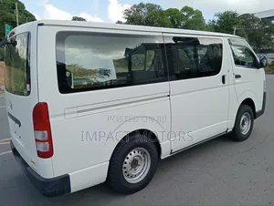 Toyota HiAce 2018 White