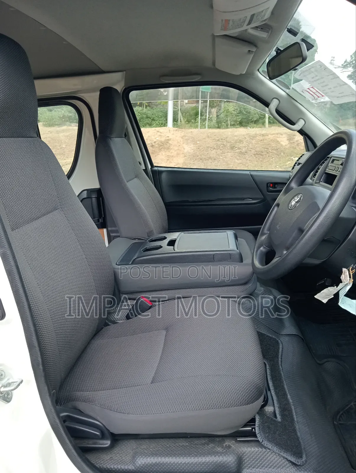 Toyota HiAce 2018 White